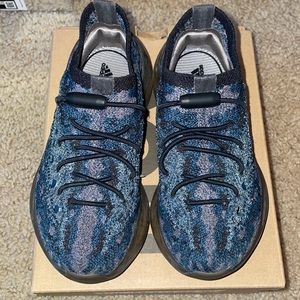 Yeezy covell boost 380 size 10 kids, kept in very good condition